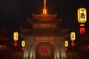 旧城音像店文艺封面：老式货架与磁带