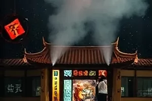 晚风便利店治愈封面：夜晚灯箱与街角
